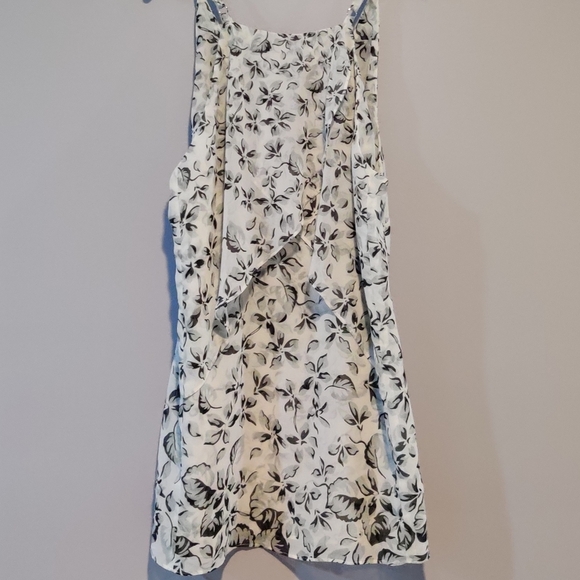 Cabi Sleeveless Blouse w/ Flutter Back - Picture 11 of 12